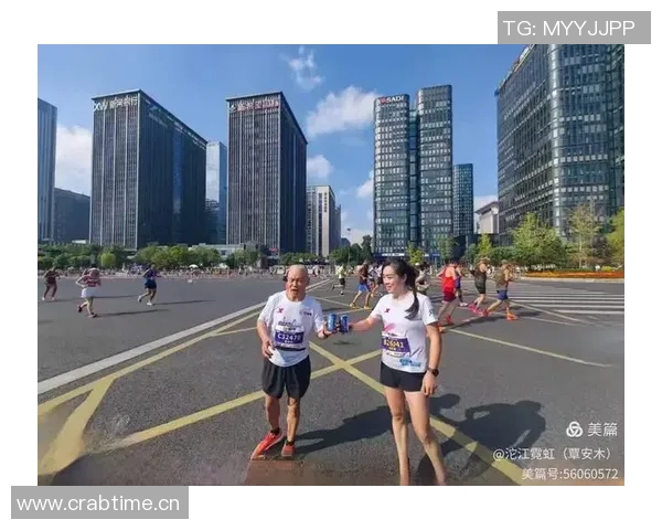 成都城市马拉松点评：极限运动队默契配合展现团队精神与竞技魅力
